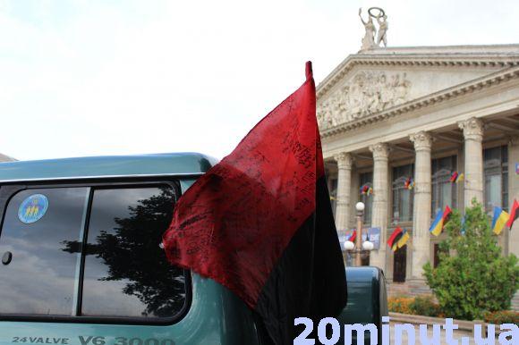 “Віра в прапор давала силу в найтяжчі години”,  -  тернополянин показав прапори з війни на Сході, фото №3 на сайті 20minut.ua