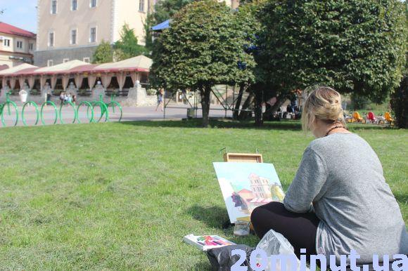 Новини Тернополя - фото з Юні художники малювали просто неба Тернопільський замок і Надставну церкву Юні художники малювали просто неба Тернопільський замок і Надставну церкву, фото №4 на сайті 20minut.ua