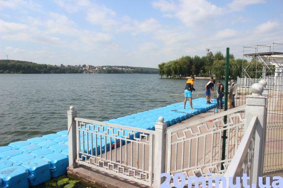 Фото дня: Набережну облаштовують до чемпіонату з водно-моторного спорту, фото №1 на сайті 20minut.ua