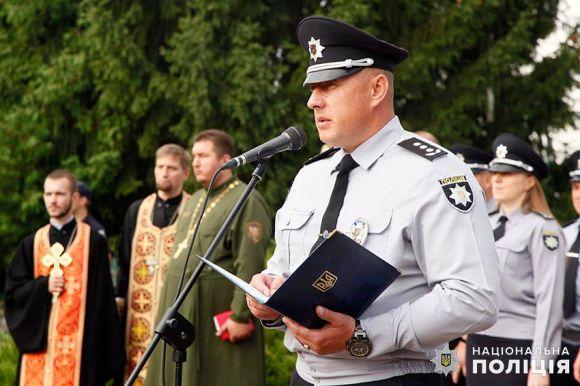 Новини Хмельницького - фото з У Хмельницькому вшанували правоохоронців, які загинули під час виконання службових обов’язків У Хмельницькому вшанували правоохоронців, які загинули під час виконання службових обов’язків, фото №4 на сайті vsim.ua