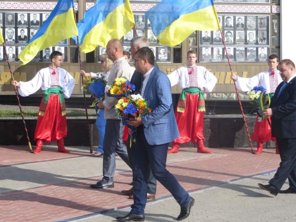 На майдані Незалежності підняли державний прапор, фото №4 на сайті vsim.ua