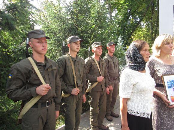 Новини Козятина - фото з Фото-відео-репортаж вшанування полеглих в боях за Україну Фото-відео-репортаж вшанування полеглих в боях за Україну, фото №6 на сайті 20minut.ua