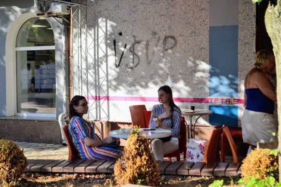 Новини Хмельницького - фото з Про доступність, прозорість і стилістику. Інспектуємо літні майданчики у центрі Хмельницького Про доступність, прозорість і стилістику. Інспектуємо літні майданчики у центрі Хмельницького, фото №3 на сайті vsim.ua