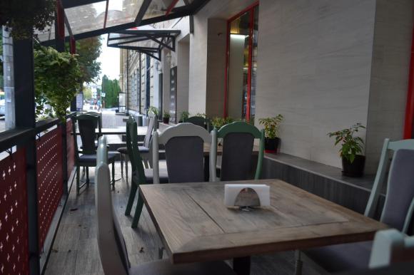 Новини Хмельницького - фото з Про доступність, прозорість і стилістику. Інспектуємо літні майданчики у центрі Хмельницького Про доступність, прозорість і стилістику. Інспектуємо літні майданчики у центрі Хмельницького, фото №32 на сайті vsim.ua