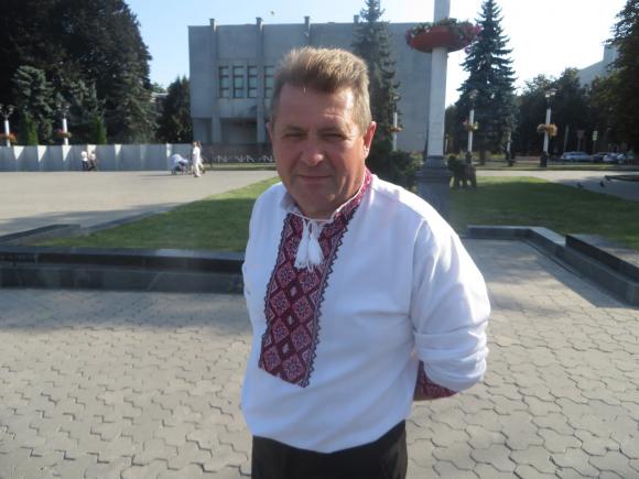 Новини Хмельницького - фото з Хмельничани вийшли на парад вишиванок. Які сорочки одягнули? Хмельничани вийшли на парад вишиванок. Які сорочки одягнули?, фото №3 на сайті vsim.ua