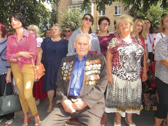 Новини Козятина - фото з Фото-відео-репортаж вшанування полеглих в боях за Україну Фото-відео-репортаж вшанування полеглих в боях за Україну, фото №14 на сайті 20minut.ua