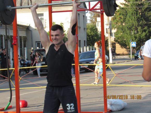 Спортивне видо́вище —а для глядачів  розважальний захід  на вулиці Козятина, фото №4 на сайті 20minut.ua