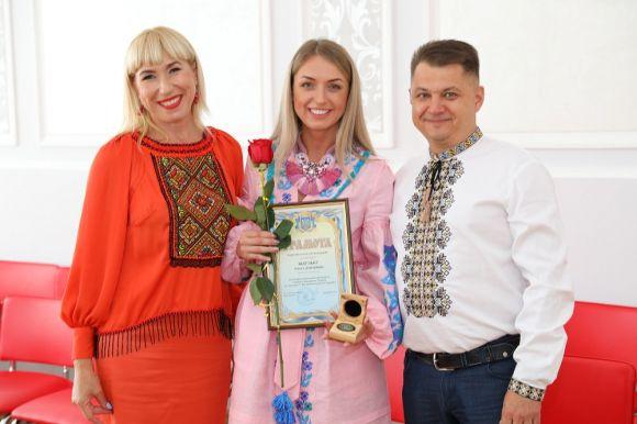 Новини Тернополя - фото з До свята облрада нагородила тернопільських співака, бійця, волонтерку та ровесницю незалежності До свята облрада нагородила тернопільських співака, бійця, волонтерку та ровесницю незалежності, фото №3 на сайті 20minut.ua