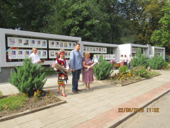 Новини Козятина - фото з Фото-відео-репортаж вшанування полеглих в боях за Україну Фото-відео-репортаж вшанування полеглих в боях за Україну, фото №19 на сайті 20minut.ua