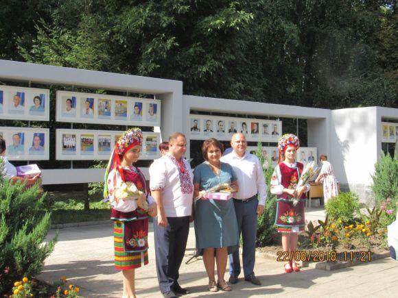 Новини Козятина - фото з Фото-відео-репортаж вшанування полеглих в боях за Україну Фото-відео-репортаж вшанування полеглих в боях за Україну, фото №22 на сайті 20minut.ua