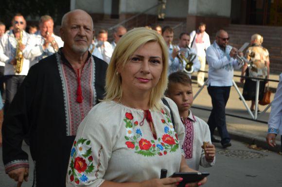 Парад вишиванок у Хмельницькому: 40 світлин з масового дійства, фото №19 на сайті vsim.ua