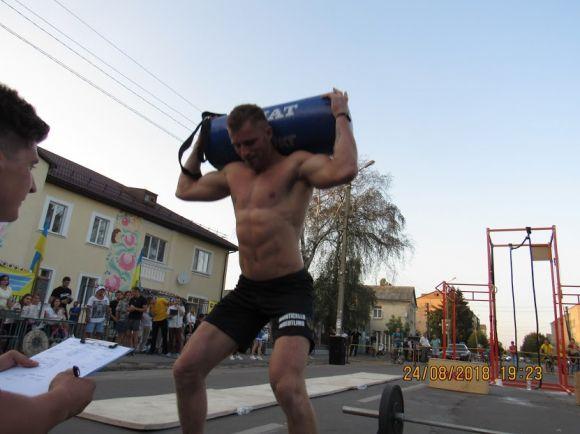 Спортивне видо́вище —а для глядачів  розважальний захід  на вулиці Козятина, фото №7 на сайті 20minut.ua