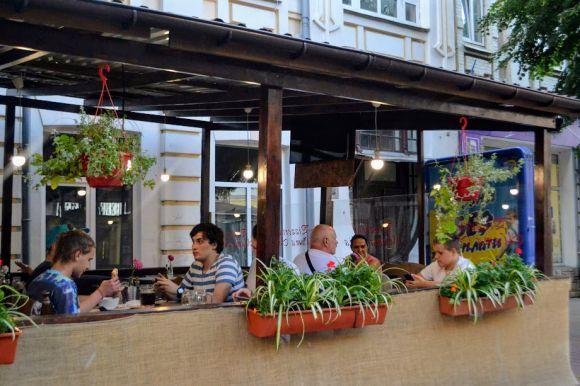 Новини Хмельницького - фото з Про доступність, прозорість і стилістику. Інспектуємо літні майданчики у центрі Хмельницького Про доступність, прозорість і стилістику. Інспектуємо літні майданчики у центрі Хмельницького, фото №17 на сайті vsim.ua