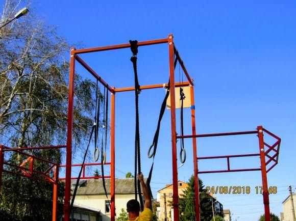 Спортивне видо́вище —а для глядачів  розважальний захід  на вулиці Козятина, фото №1 на сайті 20minut.ua