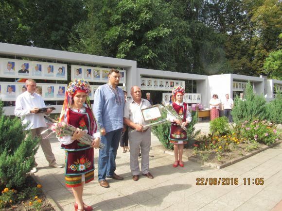 Новини Козятина - фото з Фото-відео-репортаж вшанування полеглих в боях за Україну Фото-відео-репортаж вшанування полеглих в боях за Україну, фото №20 на сайті 20minut.ua