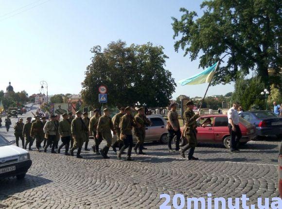 Новини Кам'янця-Подільського - фото з У Кам’янці відтворили бій 1919 року: місто знову стало столицею УНР (ФОТО) У Кам’янці відтворили бій 1919 року: місто знову стало столицею УНР (ФОТО), фото №5 на сайті 20minut.ua