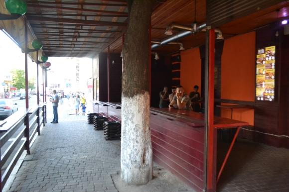 Новини Хмельницького - фото з Про доступність, прозорість і стилістику. Інспектуємо літні майданчики у центрі Хмельницького Про доступність, прозорість і стилістику. Інспектуємо літні майданчики у центрі Хмельницького, фото №10 на сайті vsim.ua