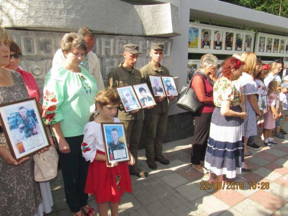 Новини Козятина - фото з Фото-відео-репортаж вшанування полеглих в боях за Україну Фото-відео-репортаж вшанування полеглих в боях за Україну, фото №4 на сайті 20minut.ua