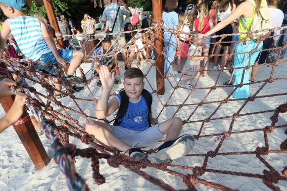 Новини Тернополя - фото з На Набережній відкрили оновлений дитмайданчик На Набережній відкрили оновлений дитмайданчик, фото №2 на сайті 20minut.ua