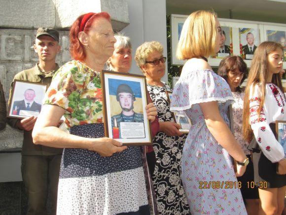 Новини Козятина - фото з Фото-відео-репортаж вшанування полеглих в боях за Україну Фото-відео-репортаж вшанування полеглих в боях за Україну, фото №9 на сайті 20minut.ua