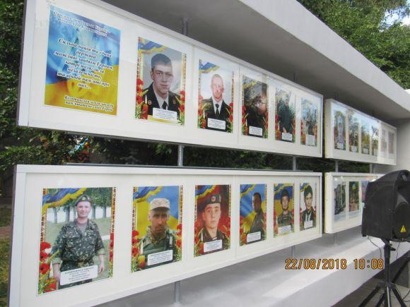 Новини Козятина - фото з Фото-відео-репортаж вшанування полеглих в боях за Україну Фото-відео-репортаж вшанування полеглих в боях за Україну, фото №1 на сайті 20minut.ua