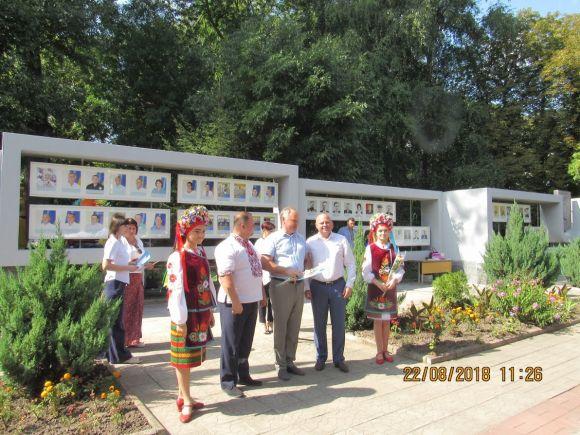 Новини Козятина - фото з Фото-відео-репортаж вшанування полеглих в боях за Україну Фото-відео-репортаж вшанування полеглих в боях за Україну, фото №23 на сайті 20minut.ua