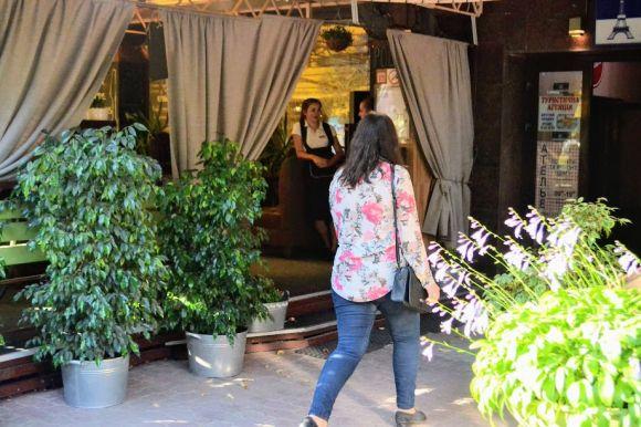 Новини Хмельницького - фото з Про доступність, прозорість і стилістику. Інспектуємо літні майданчики у центрі Хмельницького Про доступність, прозорість і стилістику. Інспектуємо літні майданчики у центрі Хмельницького, фото №5 на сайті vsim.ua