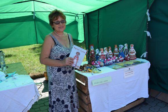 Новини Тернополя - фото з На Майдані Волі вчать ліпити глечики і робити ляльки-мотанки На Майдані Волі вчать ліпити глечики і робити ляльки-мотанки, фото №1 на сайті 20minut.ua