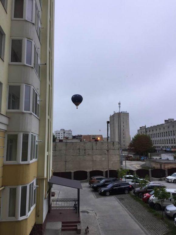 Новини Тернополя - фото з Над Тернополем літають гігантські повітряні кулі Над Тернополем літають гігантські повітряні кулі, фото №2 на сайті 20minut.ua