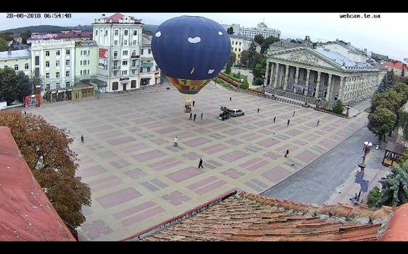 Новини Тернополя - фото з Над Тернополем літають гігантські повітряні кулі Над Тернополем літають гігантські повітряні кулі, фото №1 на сайті 20minut.ua
