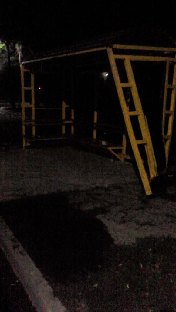 Новини Хмельницького - фото з У Славуті 19-річний водій на "ВАЗ" влетів в автобусну зупинку У Славуті 19-річний водій на "ВАЗ" влетів в автобусну зупинку, фото №1 на сайті vsim.ua