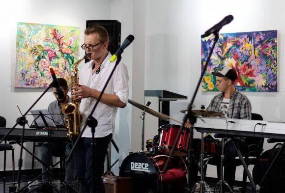 Новини Вінниці - фото з 10000 гривень можна виграти на Всеукраїнському конкурсі молодих джазових виконавців у Вінниці! Прийом заявок – до 11 вересня 10000 гривень можна виграти на Всеукраїнському конкурсі молодих джазових виконавців у Вінниці! Прийом заявок – до 11 вересня, фото №3 на сайті 20minut.ua