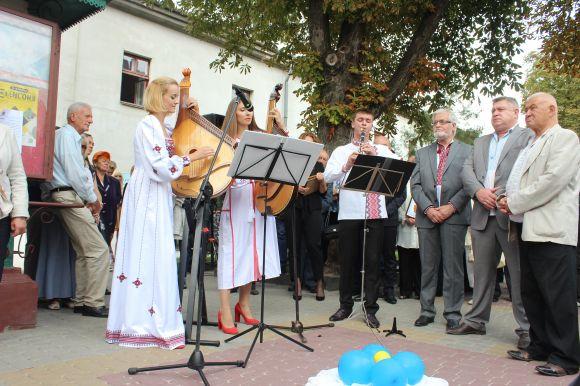 Новини Тернополя - фото з Алея Зірок в Тернополі замерехтіла новими іменами На Алеї Зірок в Тернополі чотири нових зірки, фото №6 на сайті 20minut.ua