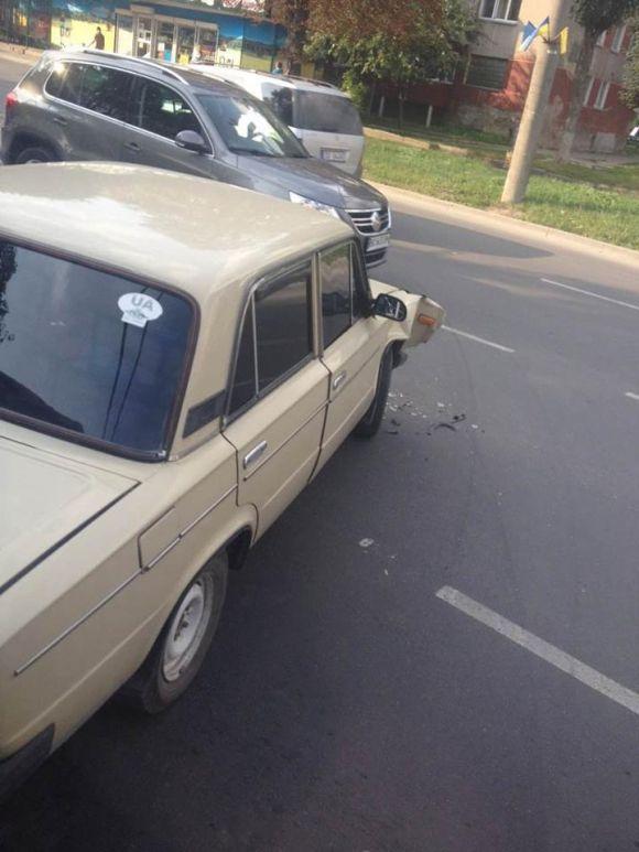 Новини Тернополя - фото з Біля Універсаму легківка вдарила 19-у маршрутку (оновлюється) Біля Універсаму легківка вдарила 19-у маршрутку (оновлене), фото №2 на сайті 20minut.ua