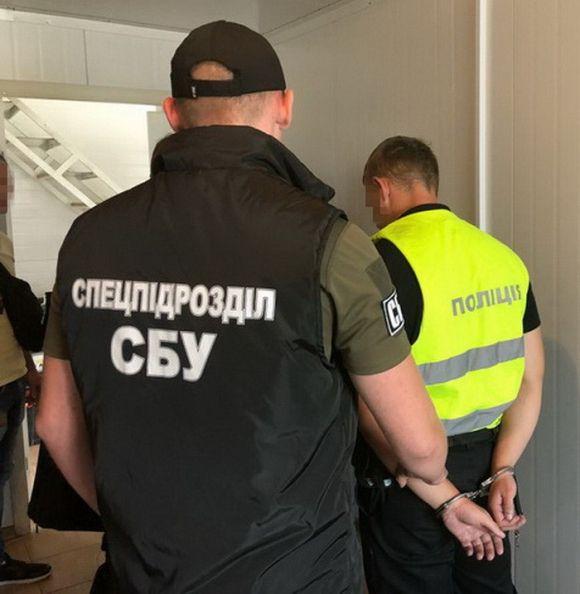 Новини Хмельницького - фото з Хмельницьких патрульних впіймали на хабарі. «Дорожній контроль» назвав імена затриманих Хмельницьких патрульних впіймали на хабарі. «Дорожній контроль» назвав імена затриманих, фото №1 на сайті vsim.ua