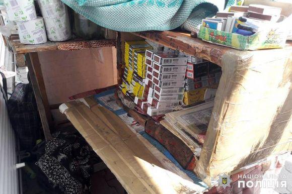 Новини Хмельницького - фото з На Хмельницькому овочевому ринку знайшли понад тисячу пачок контрафактних сигарет На Хмельницькому овочевому ринку знайшли понад тисячу пачок контрафактних сигарет, фото №1 на сайті vsim.ua