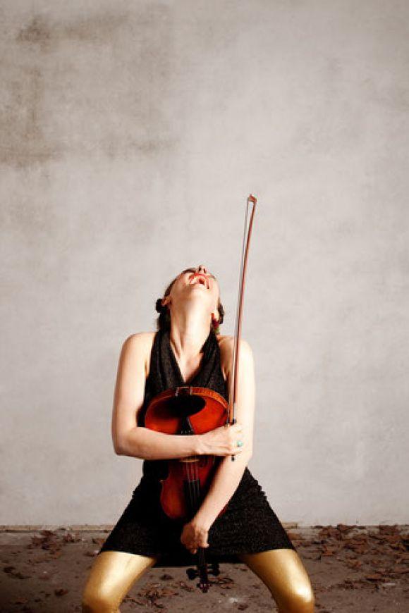 Новини Вінниці - фото з Музика Альп з ноткою України! Шалену суміш сучасного джазу везе у Вінницю австрійське тріо Kusimanten Музика Альп з ноткою України! Шалену суміш сучасного джазу везе у Вінницю австрійське тріо Kusimanten, фото №7 на сайті 20minut.ua