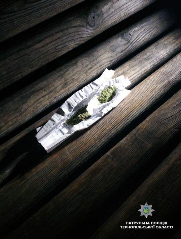Троє тернополян з наркотиками розгулювали серед ночі, фото №3 на сайті 20minut.ua