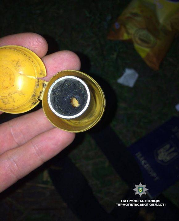 Троє тернополян з наркотиками розгулювали серед ночі, фото №2 на сайті 20minut.ua