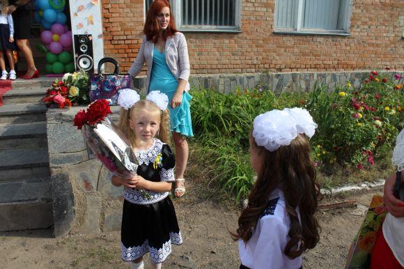 Новини Вінниці - фото з Свято знань на… сходах. Школа опломбована. Коли сядуть за парти учні в Кожухові? Свято знань на… сходах. Школа опломбована. Коли сядуть за парти учні в Кожухові?, фото №8 на сайті 20minut.ua