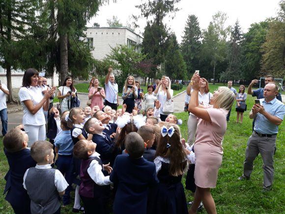 Новини Тернополя - фото з Свято Першого дзвоника у тернопільських школах (оновлено) Свято Першого дзвоника у тернопільських школах (оновлено), фото №3 на сайті 20minut.ua