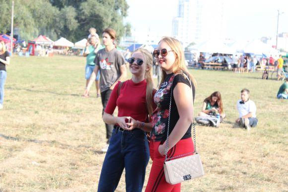 Новини Хмельницького - фото з Яскраві дівчата на “Республіці”: з кольоровим волоссям і у відвертих костюмах Яскраві дівчата на “Республіці”: з кольоровим волоссям і у відвертих костюмах, фото №31 на сайті vsim.ua