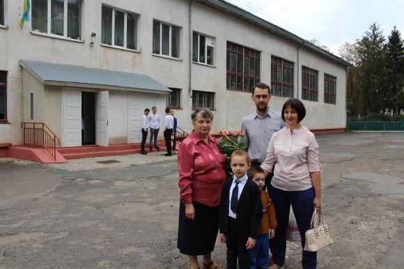 Новини Тернополя - фото з Свято Першого дзвоника у тернопільських школах (оновлено) Свято Першого дзвоника у тернопільських школах (оновлено), фото №7 на сайті 20minut.ua