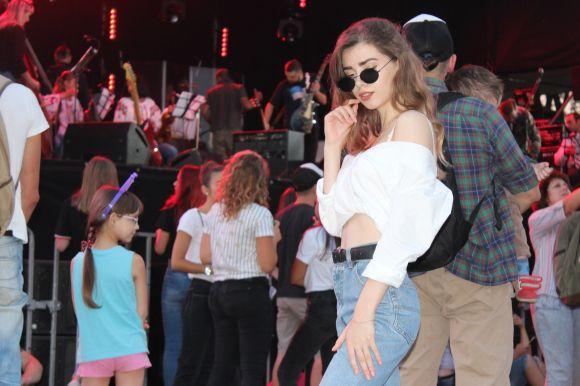 Новини Хмельницького - фото з Яскраві дівчата на “Республіці”: з кольоровим волоссям і у відвертих костюмах Яскраві дівчата на “Республіці”: з кольоровим волоссям і у відвертих костюмах, фото №8 на сайті vsim.ua