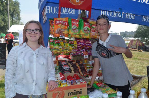 Новини Хмельницького - фото з Закулісся “Республіки”: що кажуть про людей і організацію фесту продавці фудкорту Закулісся “Республіки”: що кажуть про людей і організацію фесту продавці фудкорту, фото №3 на сайті vsim.ua