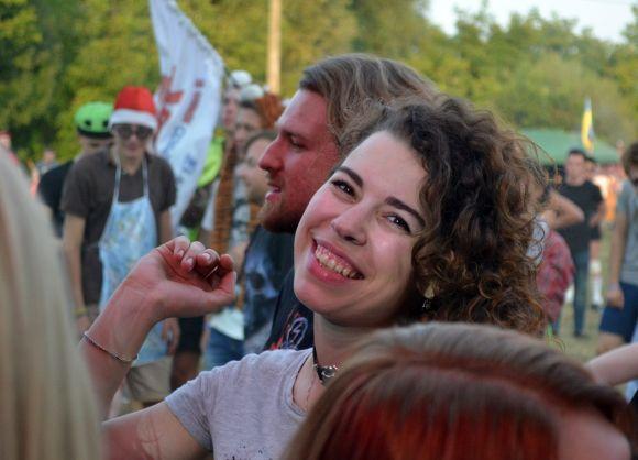 Новини Хмельницького - фото з Яскраві дівчата на “Республіці”: з кольоровим волоссям і у відвертих костюмах Яскраві дівчата на “Республіці”: з кольоровим волоссям і у відвертих костюмах, фото №22 на сайті vsim.ua