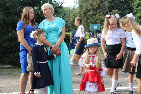 Новини Вінниці - фото з Свято знань на… сходах. Школа опломбована. Коли сядуть за парти учні в Кожухові? Свято знань на… сходах. Школа опломбована. Коли сядуть за парти учні в Кожухові?, фото №4 на сайті 20minut.ua