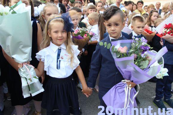 Новини Тернополя - фото з Свято Першого дзвоника у тернопільських школах (оновлено) Свято Першого дзвоника у тернопільських школах (оновлено), фото №5 на сайті 20minut.ua