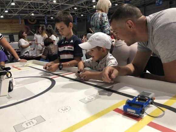 Новини Вінниці - фото з Шалена хімія, Legо і танці: чим ще вражає «Розвивайлик Фест» Шалена хімія, Legо і танці: чим ще вражає «Розвивайлик Фест», фото №4 на сайті 20minut.ua