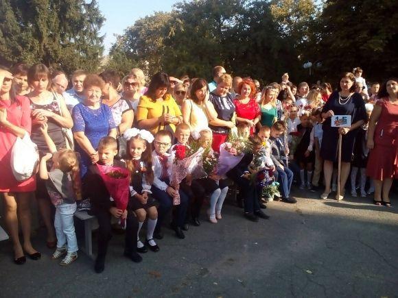 Святкова лінійка у школі №1, фото №4 на сайті 20minut.ua